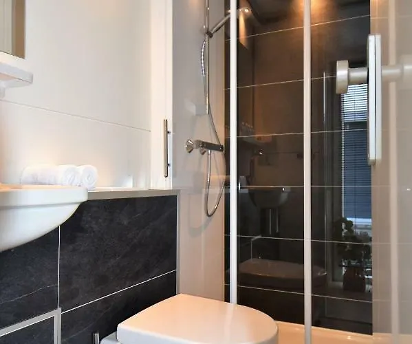 Cozy Floating Boatlodge 