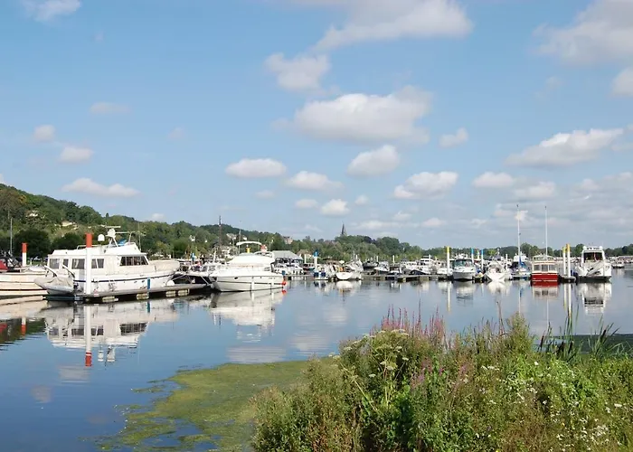 Cozy Floating Boatlodge 