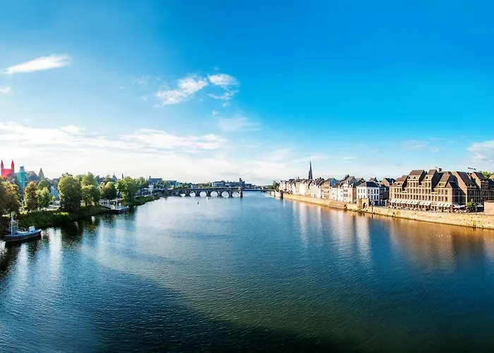 Cozy Floating Boatlodge 