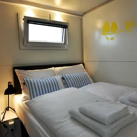 Сasa de vacaciones Cozy Floating Boatlodge 