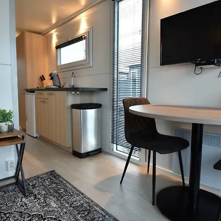 Cozy Floating Boatlodge 