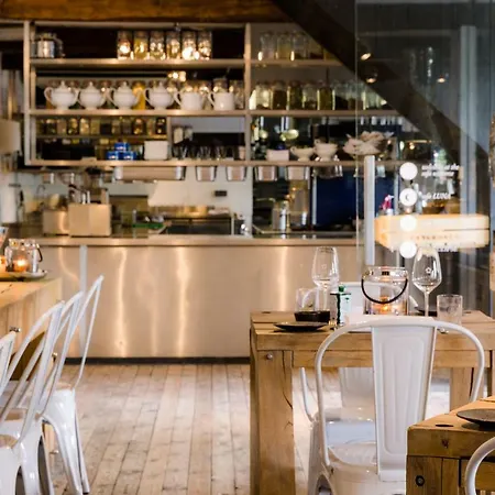 Cozy Floating Boatlodge 