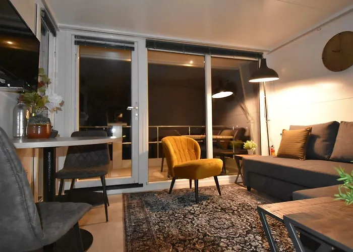 بيت للعطل Cozy Floating Boatlodge 