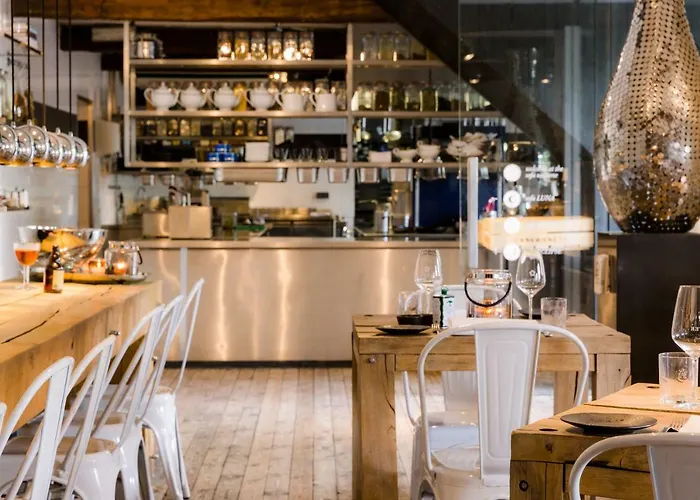 Cozy Floating Boatlodge 